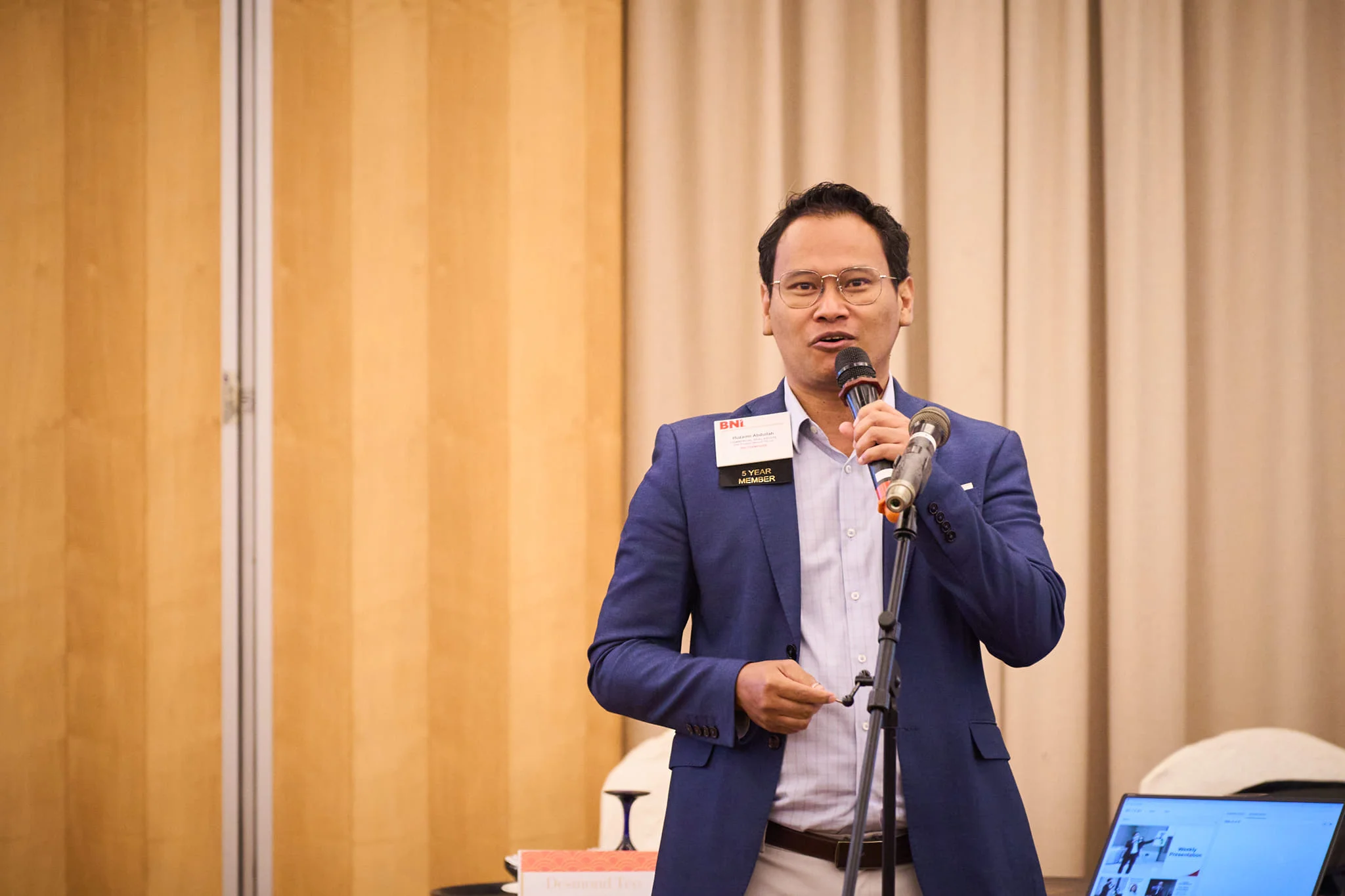 Zai presenting at a BNI Champions Chapter meeting